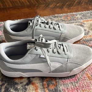 BRAND NEW! Never worn Puma suede classic sneakers